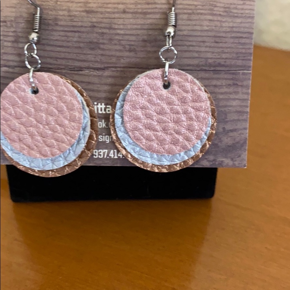 Fashion fun airings very light to wear